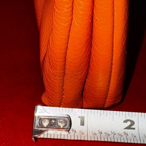 π§‘β Bright Rich Orange Pebbled Leather Crossbody Bag π§‘
Lots of pockets - Picture 13 of 16